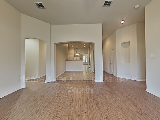 Foto del edificio - 1743 Summerwood Ln