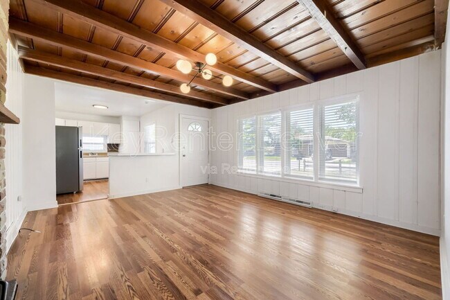 Foto del edificio - 1220 Upham St