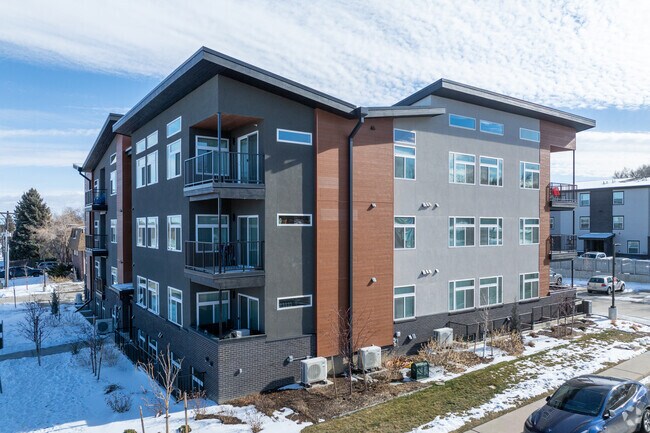 Building Photo - 922 Sunset St