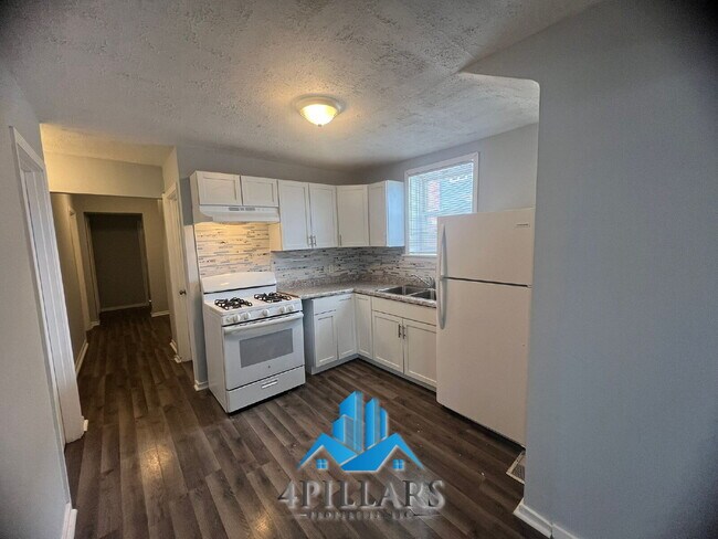 Building Photo - 1311 E Columbus Dr