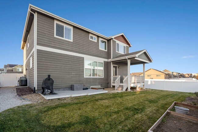 Foto del edificio - 5 Bedroom Home in West Greeley