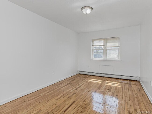 Foto del edificio - 724 E 223rd St