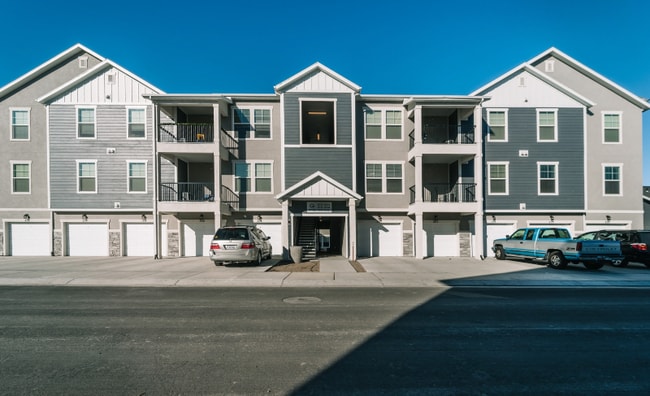 Building Photo - 1813 W Newcastle Ln