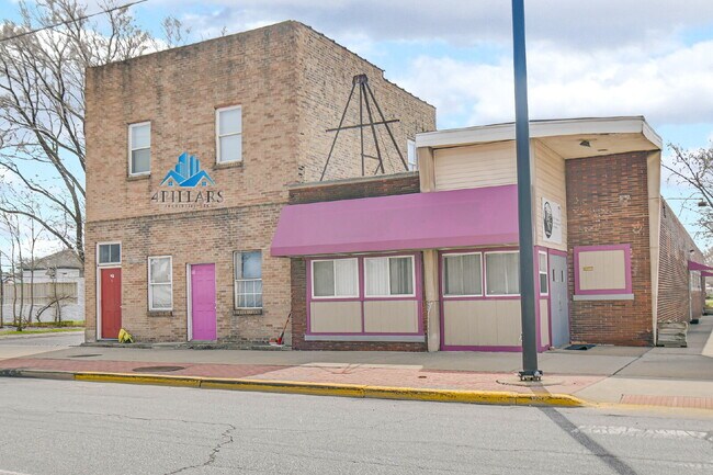 Foto del edificio - "Charming 2-Bedroom Haven in East Chicago - Spacious 750 Sq Ft Gem!"
