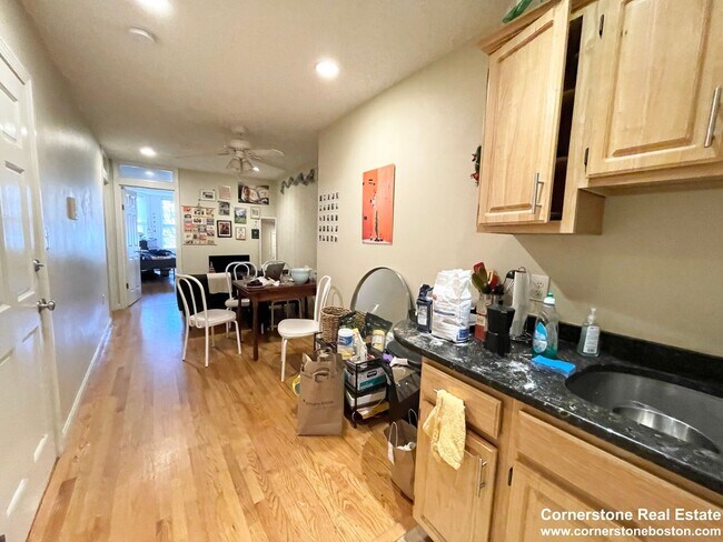 Foto del edificio - Central South End Location, Eat-in Kitchen...