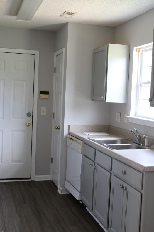 Foto del edificio - Beautifully Renovated 3-Bedroom Ranch Home