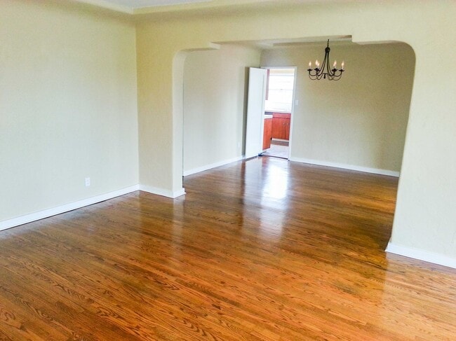 Formal Large Dining Room - 6065 Pickford St