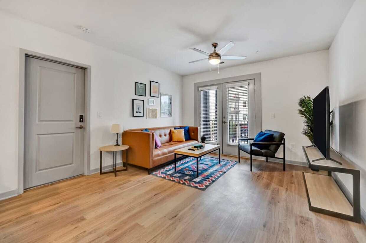 Foto principal - 894 Tiger Blvd