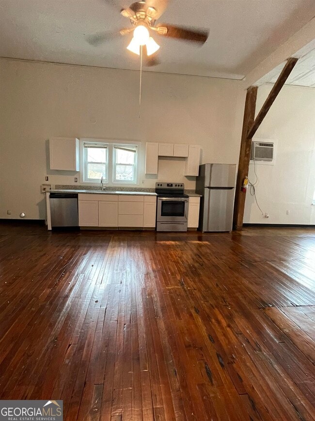 Building Photo - 208 Adamson Square
