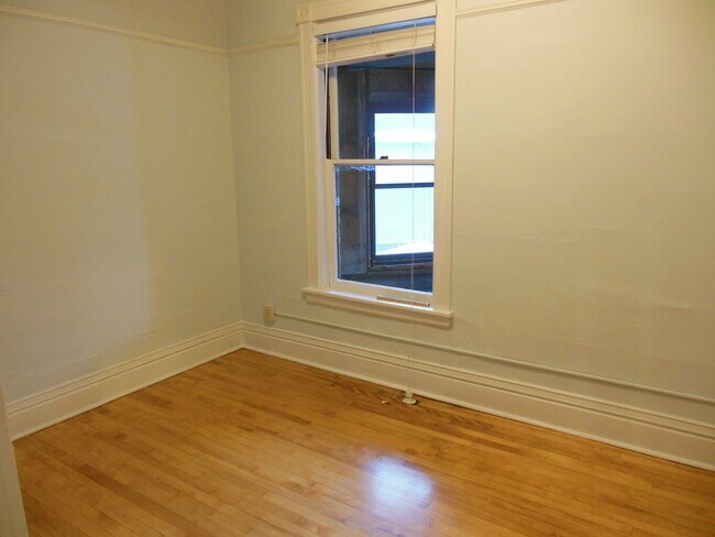 Building Photo - 2926 Atwood Ave