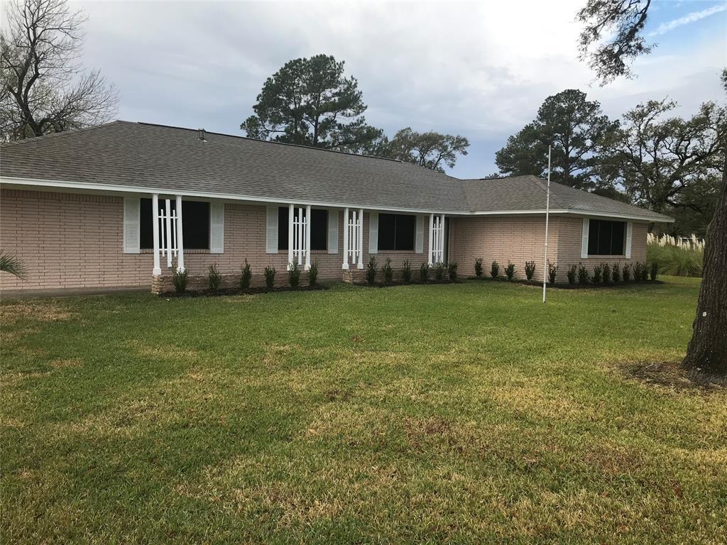 Primary Photo - 208 Tanglewood Dr