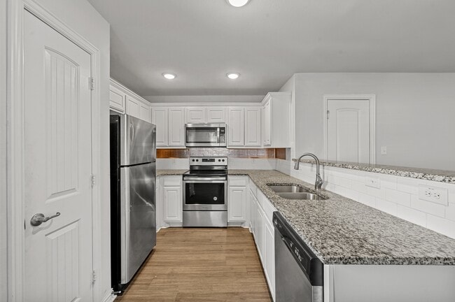 Building Photo - 727 W Johnson St