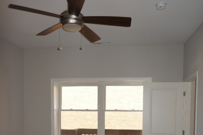 Foto del edificio - 2451 N Orchard St