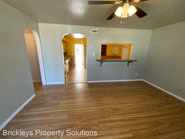 Foto del edificio - 3 br, 2 bath House - 5504 Summer Ave NE