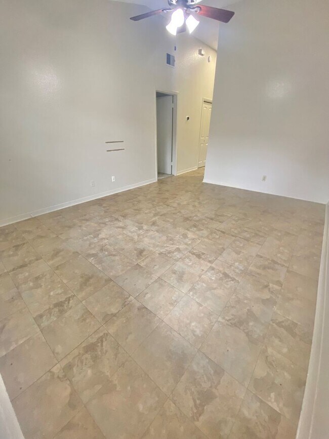 Foto del edificio - MOVE IN NOW  - SOMERSET - WEST CAMPUS - SP...