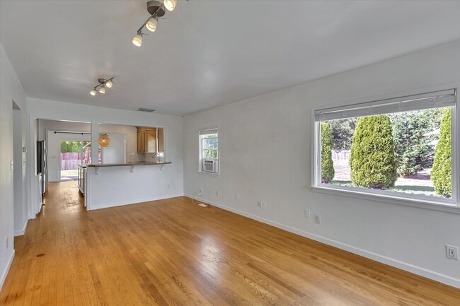 Building Photo - 814 14th St SW