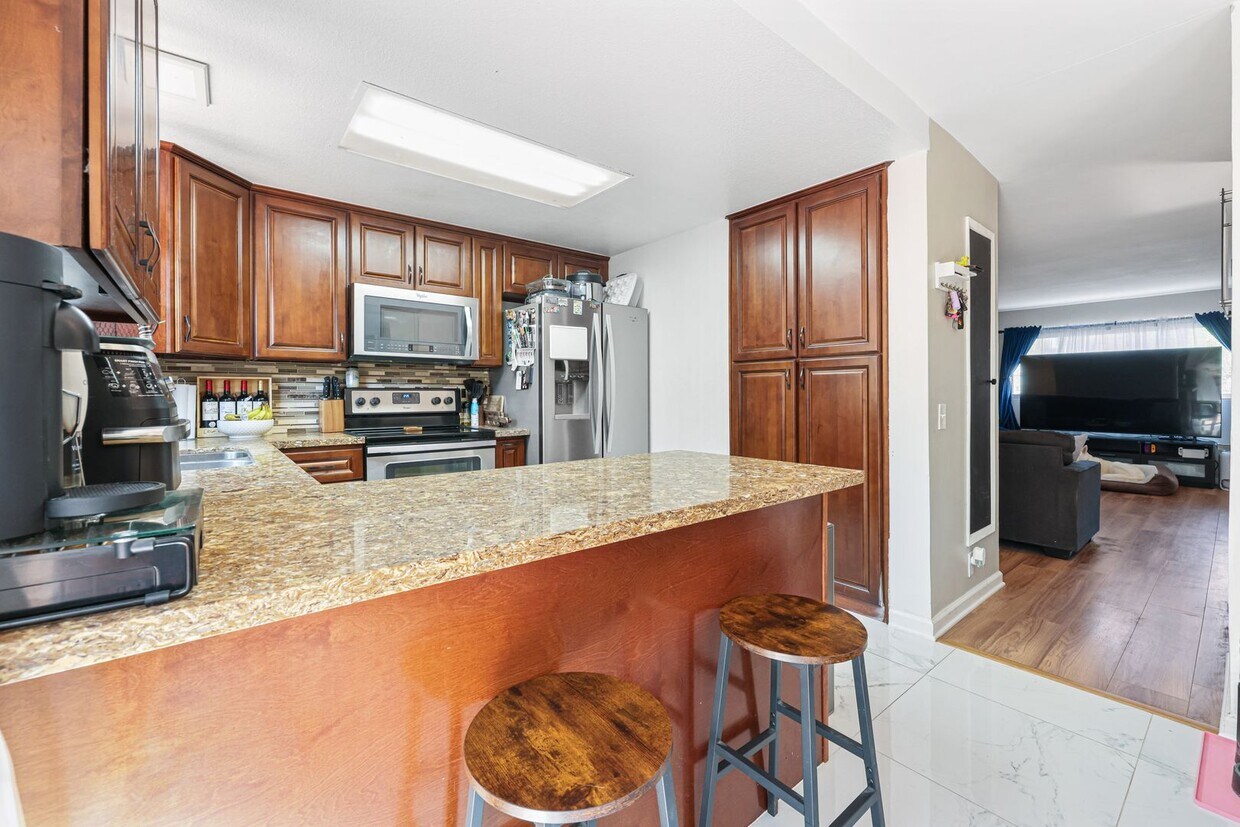 Foto principal - Charming 3-Bedroom Home in Gated South Par...