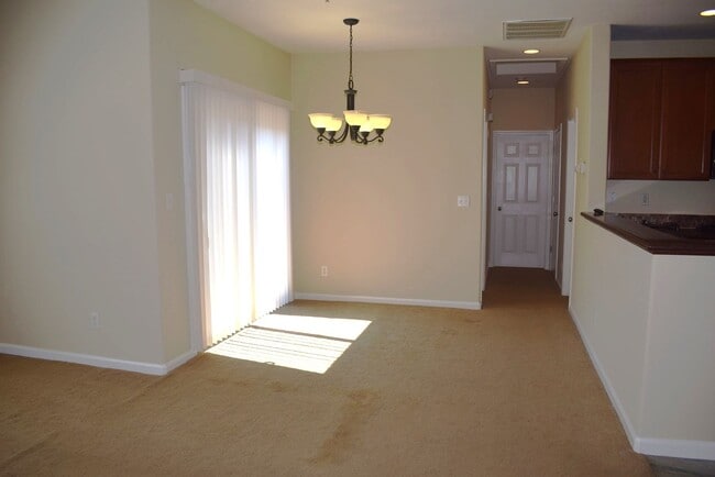 Building Photo - 3301 N Park Dr