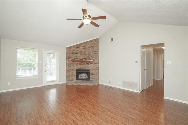 Foto del edificio - 302 Rosemary Ln