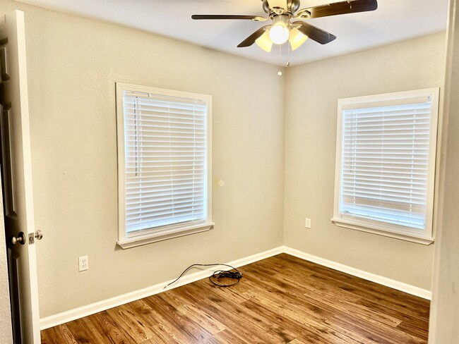 Foto del edificio - 2728 12th St