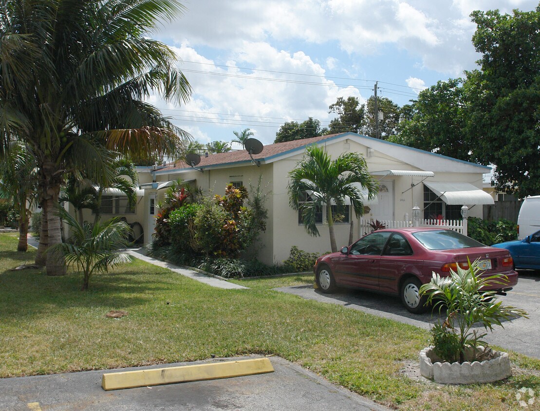Primary Photo - 2420-2422 Taft St