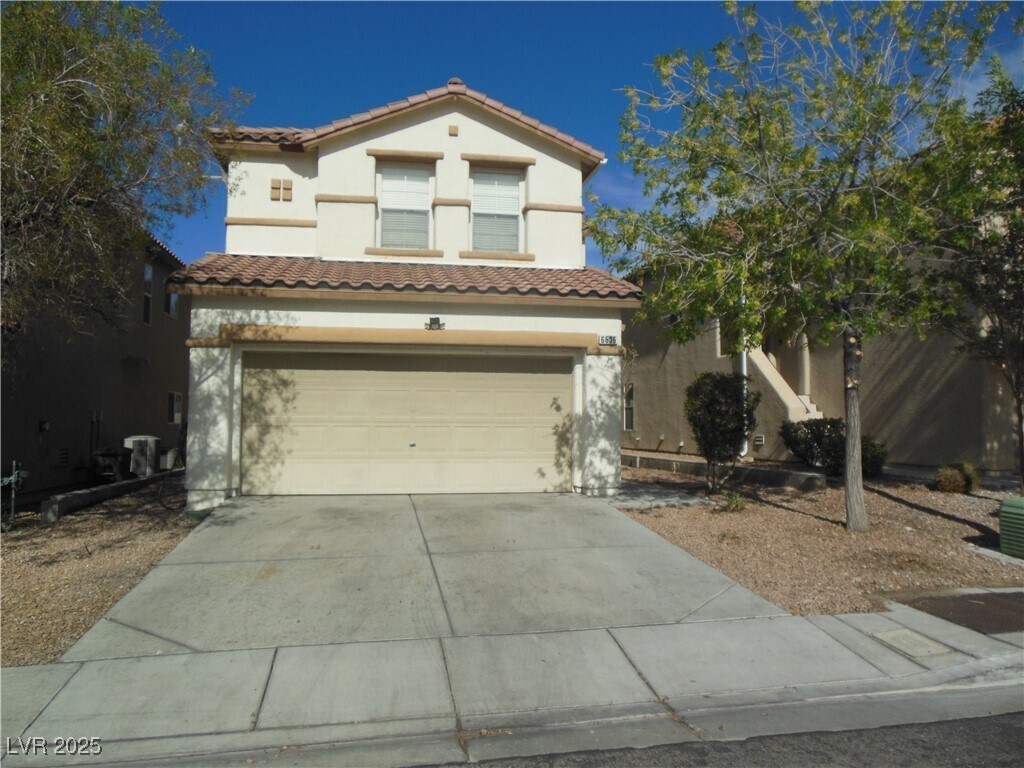 Foto principal - 6536 Hillside Pine St