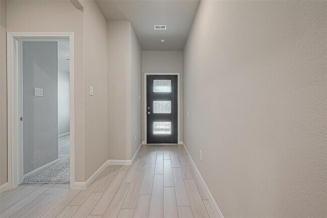 Building Photo - 331 Hbr Frst Ln