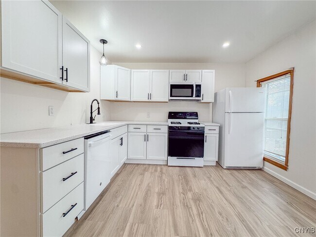 Foto del edificio - 10 Beach Ave