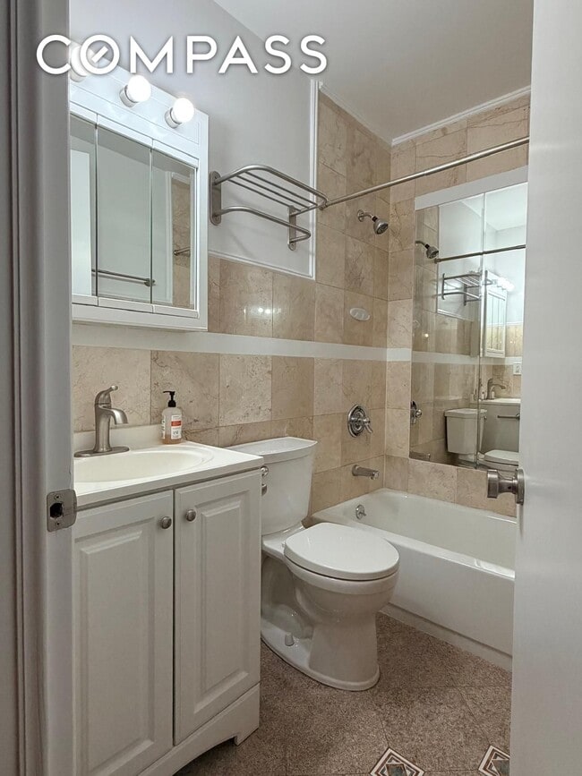 Building Photo - 99 Kingsland Ave