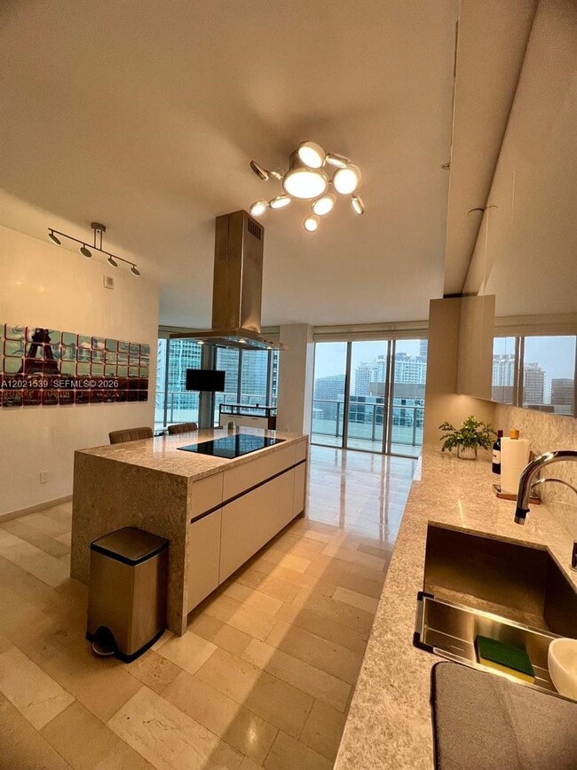 Building Photo - 1300 Brickell Bay Dr