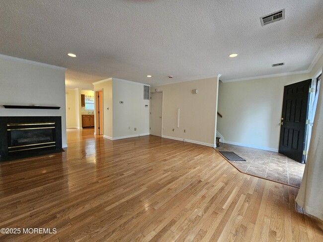 Building Photo - 13 Ambrose Ln