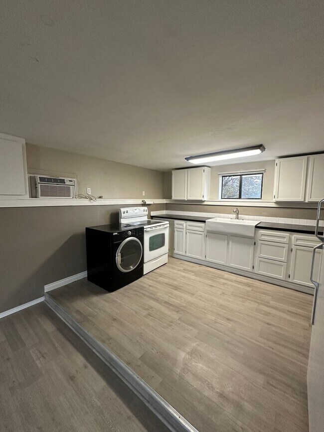 Foto del edificio - 9441 Maple Dr NE