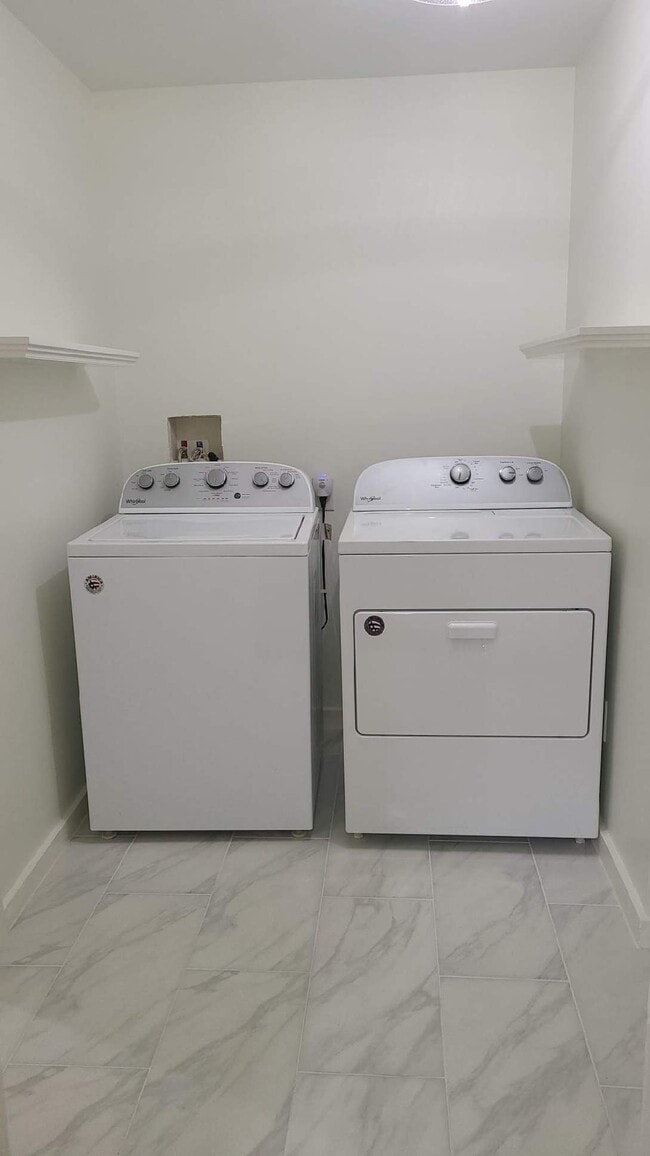 Building Photo - 29 N Bridge St