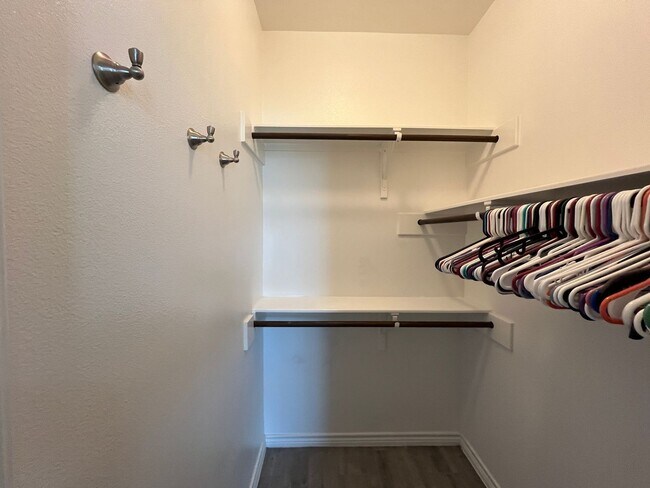 Foto del edificio - WALKING DISTANCE FROM OSO BAY WETLAND PRES...