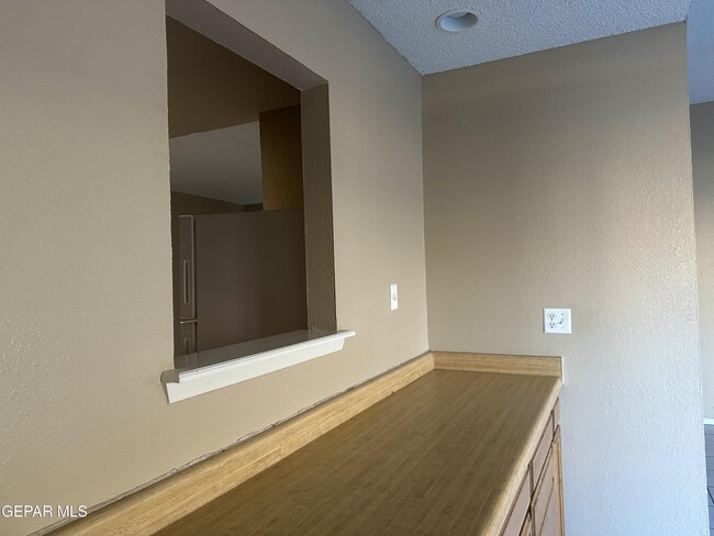 Building Photo - 661 La Chapa Ave