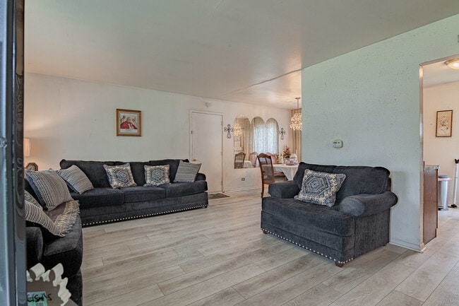 Foto del edificio - 6601 Deerpath Ln