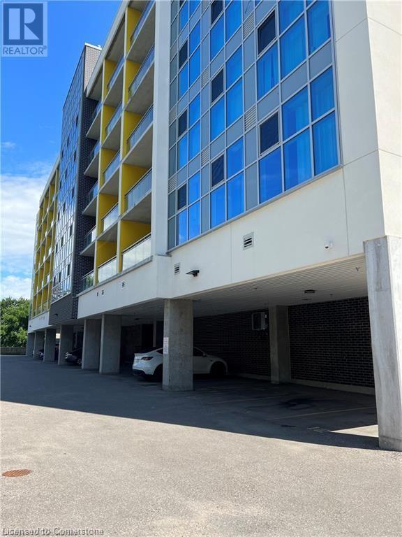 Building Photo - 257 Albert St