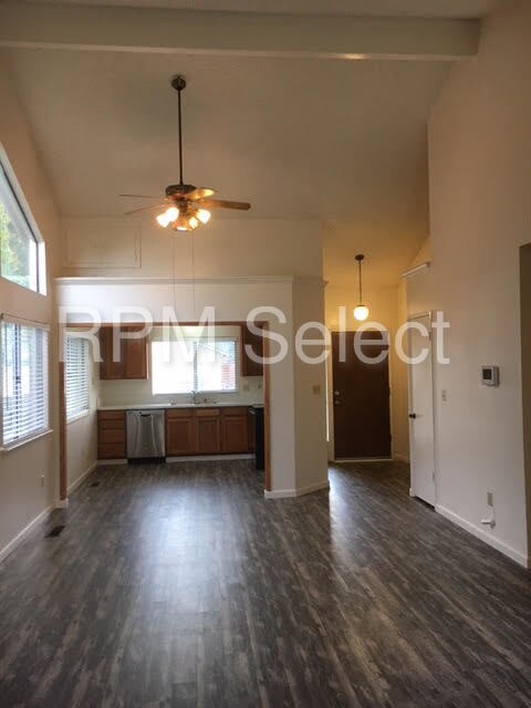 Foto del edificio - 632 Barrington Ct