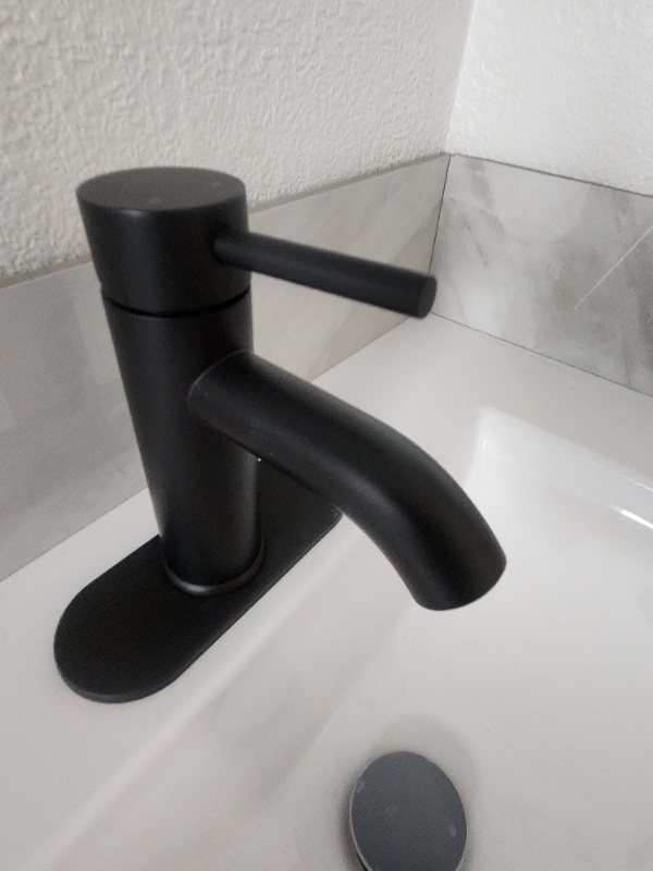 Building Photo - 650 E 3rd Ave