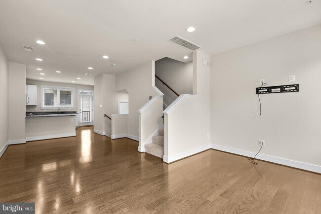Building Photo - 10413 Fernwood Rd
