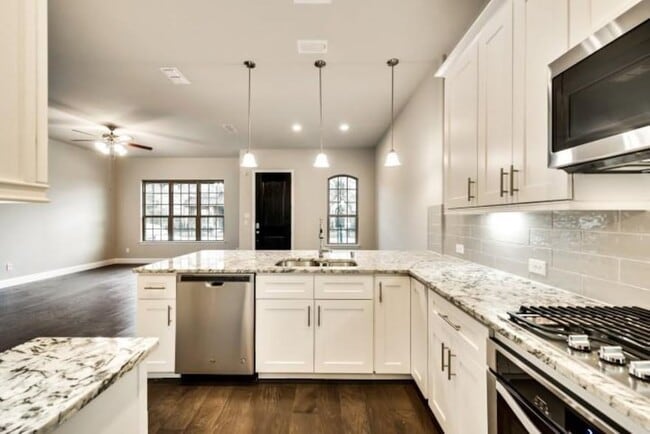 Building Photo - 4261 Shavano Dr