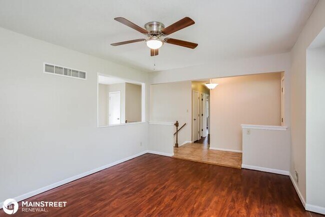 Building Photo - 1825 N Salem Dr