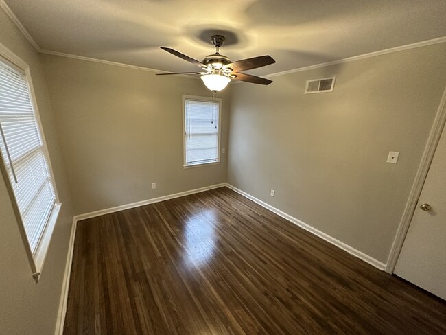 Building Photo - 4534 Jamaica - FIRST MONTH'S RENT FREE!