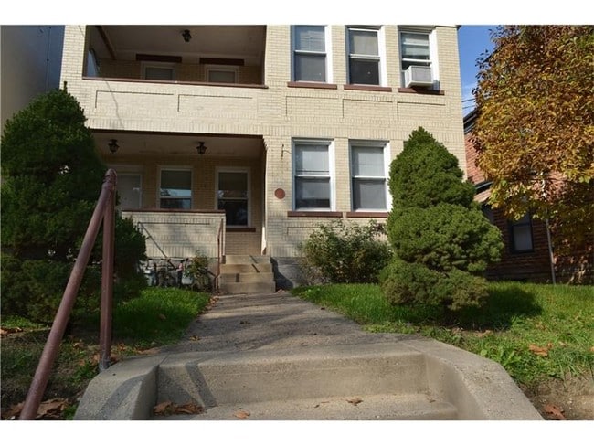 Building Photo - 706 S Linden Ave