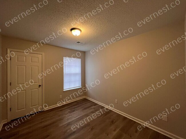 Foto del edificio - 375 Blair Dr W