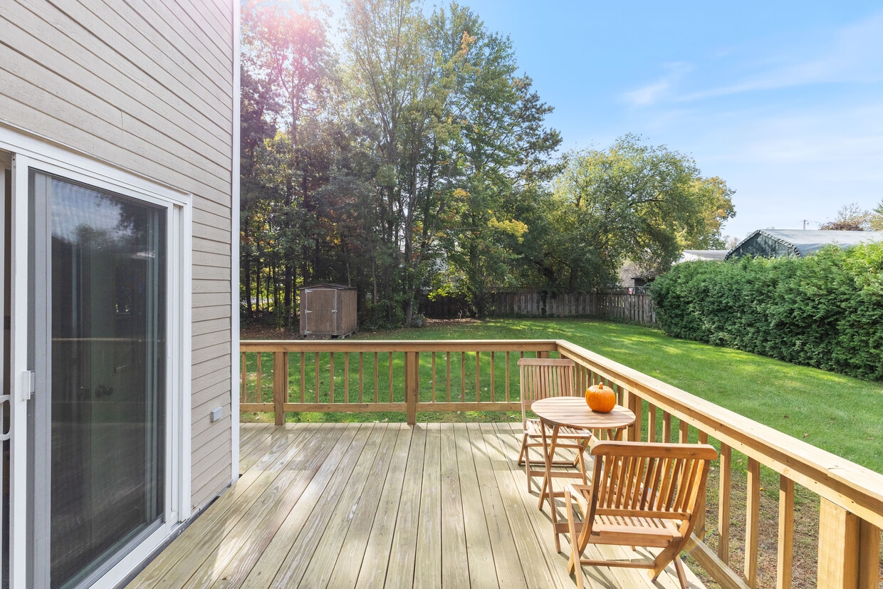 Primary Photo - 250 Grey Birch Dr