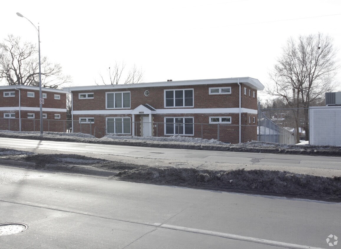 Foto del edificio - 4825 Ames Ave
