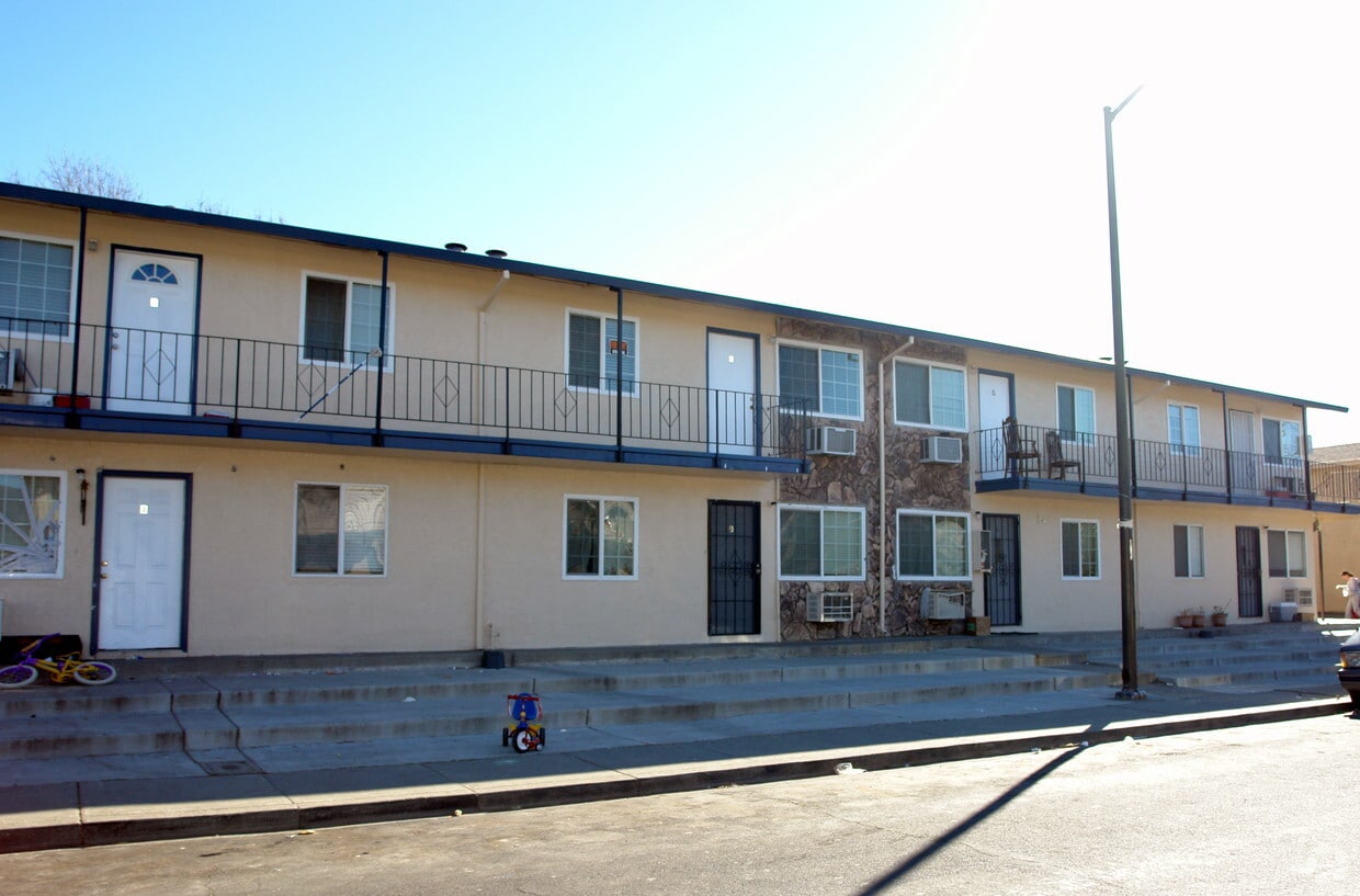 Building Photo - 207 Bennett Hill Ct