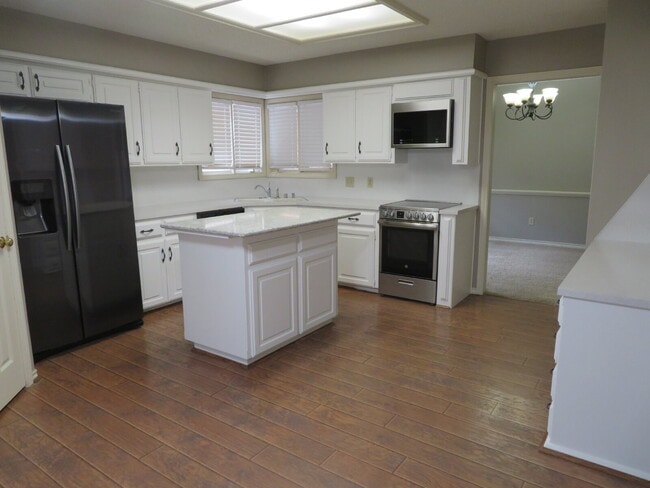 Building Photo - Nice Modern Home Located In Whisper Wood Near Tech. Includes access to pool & tennis court.
