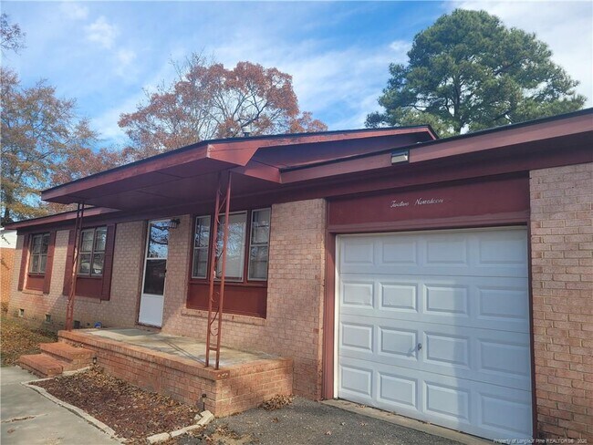 Building Photo - 1219 Chilton Dr